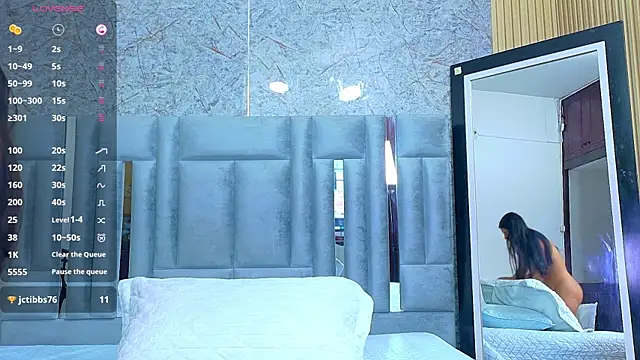 Snapshot of veronicaroose_ chatting on 05-27-26, 12:35 veronicaroose online show from 05-27-26, 12:35