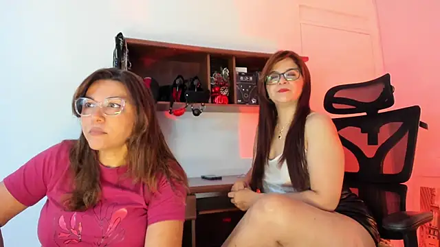 Snapshot of Susaan_Miilf chatting on 01-14-26, 04:23 Susaan Miilf online show from 01-14-26, 04:23