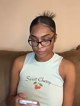 Snapshot of CandyLuxxxx chatting on 12-10-24, 08:05 CandyLuxxxx online show from 12-10-24, 08:05