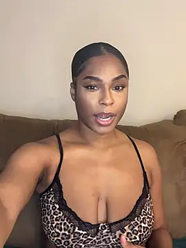 Snapshot of CandyLuxxxx chatting on 12-11-24, 05:15 CandyLuxxxx online show from 12-11-24, 05:15