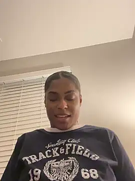 Snapshot of CandyLuxxxx chatting on 12-11-24, 11:21 CandyLuxxxx online show from 12-11-24, 11:21