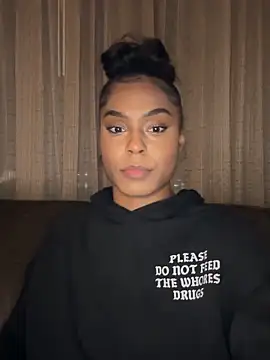 Snapshot of CandyLuxxxx chatting on 01-11-25, 03:02 CandyLuxxxx online show from 01-11-25, 03:02