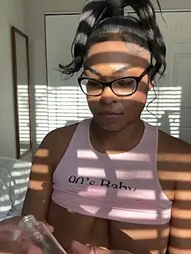 Snapshot of CandyLuxxxx chatting on 01-17-25, 09:17 CandyLuxxxx online show from 01-17-25, 09:17