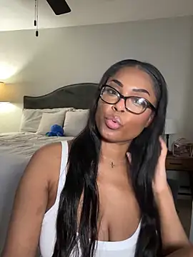 Snapshot of CandyLuxxxx chatting on 01-31-25, 11:24 CandyLuxxxx online show from 01-31-25, 11:24