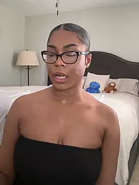 Snapshot of CandyLuxxxx chatting on 02-04-25, 07:11 CandyLuxxxx online show from 02-04-25, 07:11