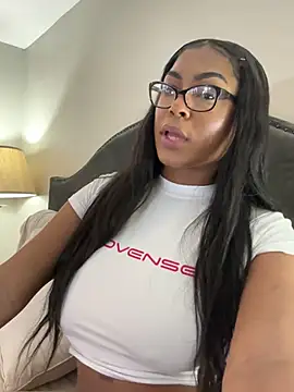 Snapshot of CandyLuxxxx chatting on 02-21-25, 09:13 CandyLuxxxx online show from 02-21-25, 09:13