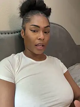 Snapshot of CandyLuxxxx chatting on 03-06-25, 01:37 CandyLuxxxx online show from 03-06-25, 01:37