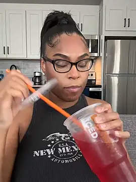 Snapshot of CandyLuxxxx chatting on 09-17-25, 07:37 CandyLuxxxx online show from 09-17-25, 07:37