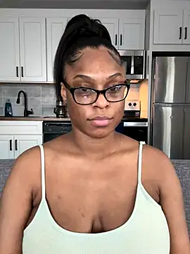 Snapshot of CandyLuxxxx chatting on 09-18-25, 08:00 CandyLuxxxx online show from 09-18-25, 08:00