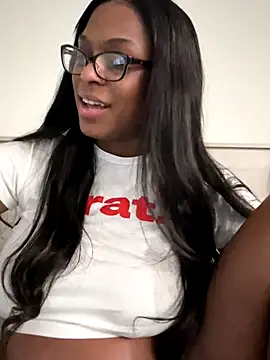 Snapshot of CandyLuxxxx chatting on 10-05-25, 10:57 CandyLuxxxx online show from 10-05-25, 10:57