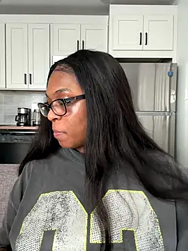 Snapshot of CandyLuxxxx chatting on 10-12-25, 03:33 CandyLuxxxx online show from 10-12-25, 03:33