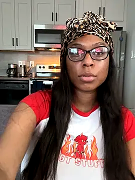 Snapshot of CandyLuxxxx chatting on 10-15-25, 11:16 CandyLuxxxx online show from 10-15-25, 11:16