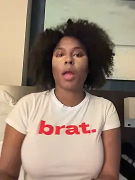 Snapshot of CandyLuxxxx chatting on 04-05-26, 03:26 CandyLuxxxx online show from 04-05-26, 03:26