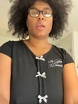 Snapshot of CandyLuxxxx chatting on 04-05-26, 04:15 CandyLuxxxx online show from 04-05-26, 04:15