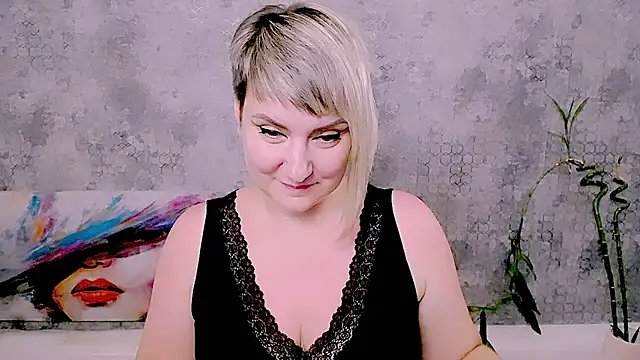 Snapshot of Djullia chatting on 07-20-26, 10:39 Djullia online show from 07-20-26, 10:39