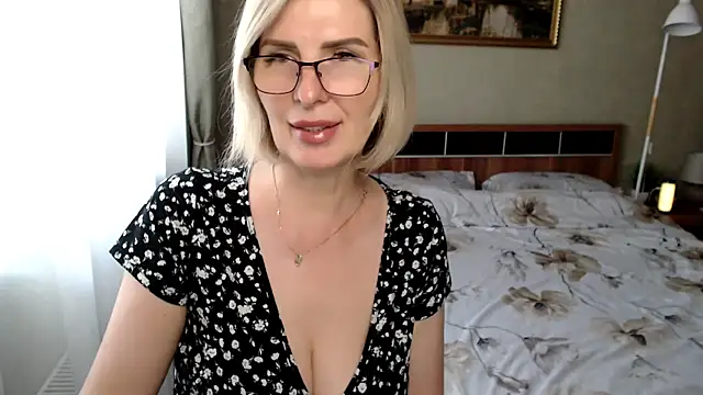 Snapshot of sensualEmilia chatting on 07-17-26, 11:06 sensualEmilia online show from 07-17-26, 11:06