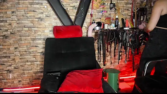 Liltildeman moon online show from 02-15-26, 06:04