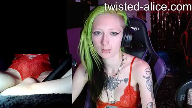 Snapshot of alicewonder09 chatting on 07-05-26, 05:25 alicewonder09 online show from 07-05-26, 05:25