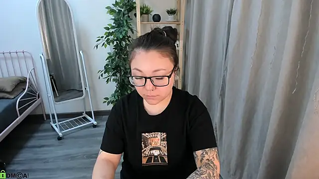 Snapshot of gentle_muse chatting on 04-13-26, 12:05 gentle muse online show from 04-13-26, 12:05