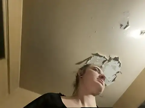 Snowbunnycake 131 online show from 05-22-26, 06:09