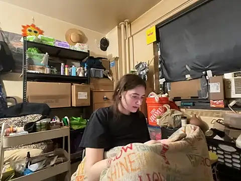 Snowbunnycake 131 online show from 05-25-26, 01:11