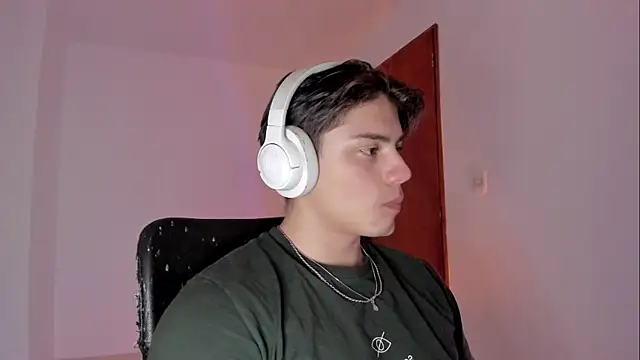 Snapshot of Giordano_Russo chatting on 02-03-26, 08:03 Giordano Russo online show from 02-03-26, 08:03