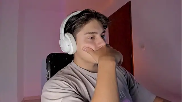 Snapshot of Giordano_Russo chatting on 02-05-26, 03:44 Giordano Russo online show from 02-05-26, 03:44