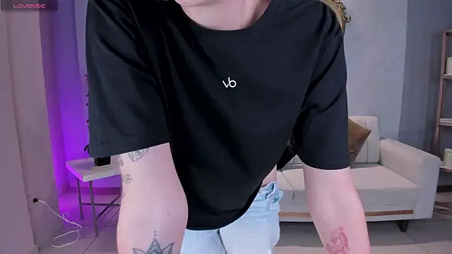 NiaHolland online show from 12-16-25, 07:08