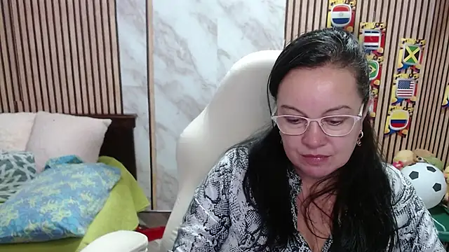 Snapshot of Sonialorens_ chatting on 06-21-26, 07:27 Sonialorens online show from 06-21-26, 07:27