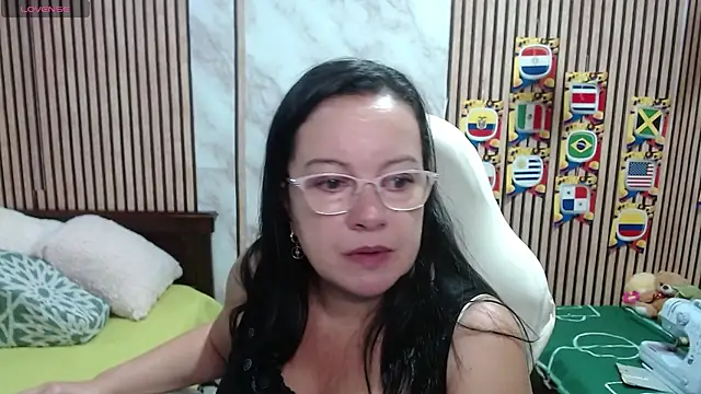Snapshot of Sonialorens_ chatting on 06-26-26, 01:04 Sonialorens online show from 06-26-26, 01:04