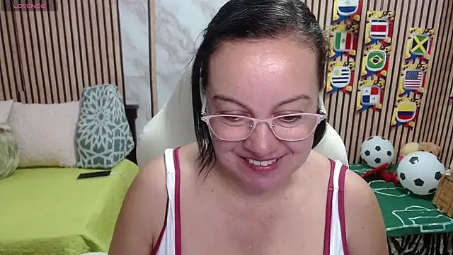 Snapshot of Sonialorens_ chatting on 06-29-26, 04:07 Sonialorens online show from 06-29-26, 04:07