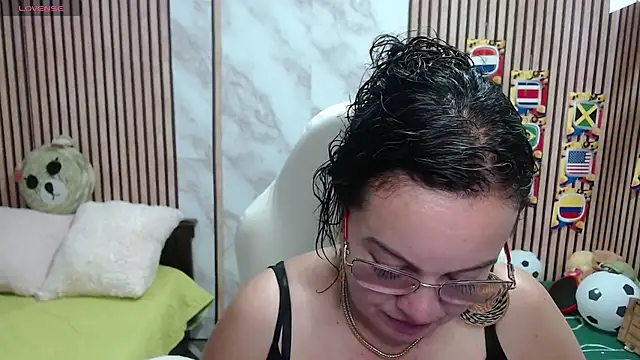 Snapshot of Sonialorens_ chatting on 07-08-26, 04:33 Sonialorens online show from 07-08-26, 04:33