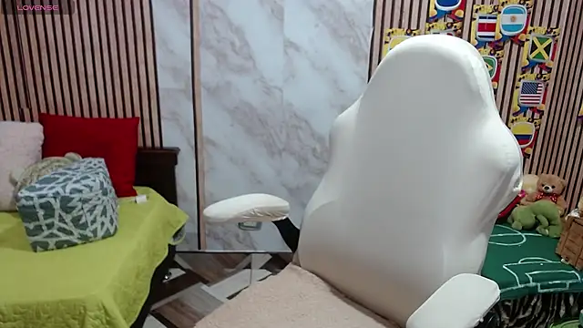 Snapshot of Sonialorens_ chatting on 07-18-26, 04:11 Sonialorens online show from 07-18-26, 04:11