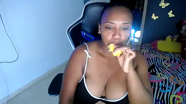 Snapshot of marysol83 chatting on 04-24-26, 01:19 marysol83 online show from 04-24-26, 01:19