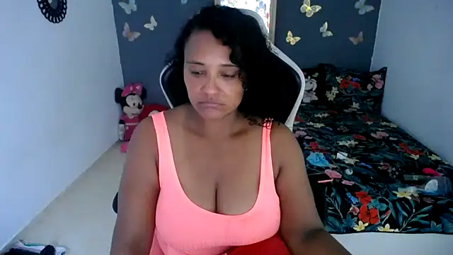 Snapshot of marysol83 chatting on 06-12-26, 03:05 marysol83 online show from 06-12-26, 03:05