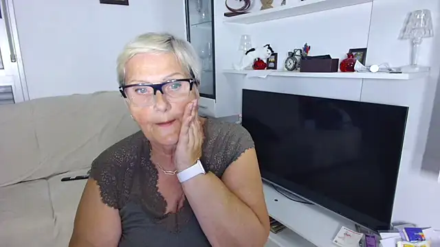 Snapshot of Selenna57 chatting on 06-07-26, 04:44 Selenna57 online show from 06-07-26, 04:44