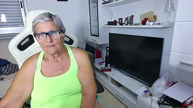 Snapshot of Selenna57 chatting on 06-29-26, 05:35 Selenna57 online show from 06-29-26, 05:35