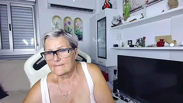 Snapshot of Selenna57 chatting on 07-16-26, 05:30 Selenna57 online show from 07-16-26, 05:30