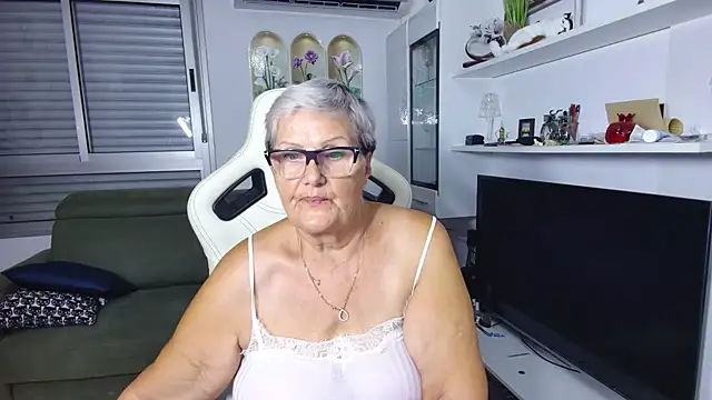 Snapshot of Selenna57 chatting on 07-19-26, 05:16 Selenna57 online show from 07-19-26, 05:16