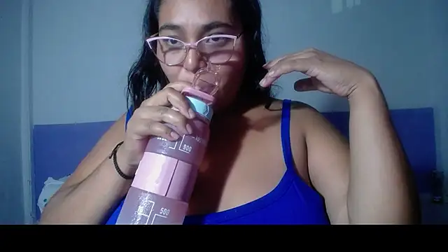 Snapshot of sirena_15 chatting on 05-06-26, 05:14 sirena 15 online show from 05-06-26, 05:14