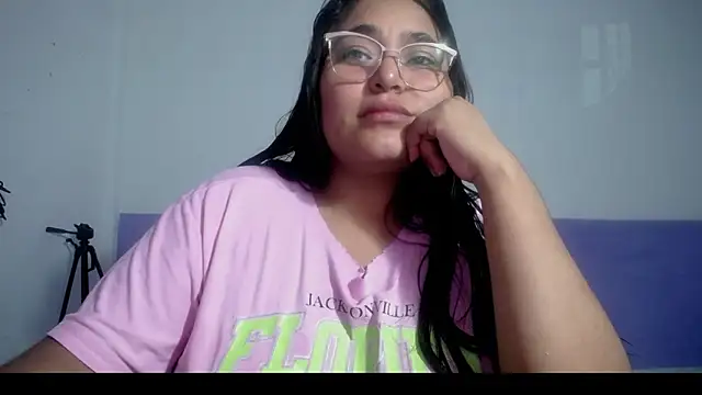 Snapshot of sirena_15 chatting on 05-21-26, 05:25 sirena 15 online show from 05-21-26, 05:25