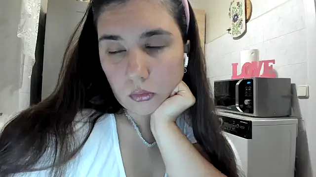 Snapshot of MiaMarrone chatting on 11-13-25, 12:53 MiaMarrone online show from 11-13-25, 12:53