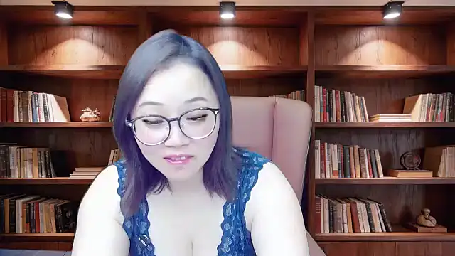 Snapshot of Giuliam chatting on 07-18-26, 02:21 Giuliam online show from 07-18-26, 02:21