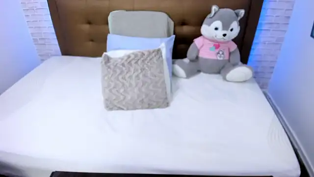 olivia love  online show from 02-05-25, 10:22