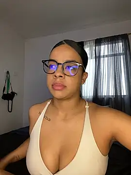 trianawhite online show from 04-13-26, 04:01