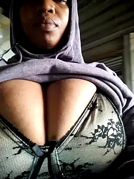 Snapshot of winterqueenx chatting on 04-16-26, 05:30 winterqueenx online show from 04-16-26, 05:30