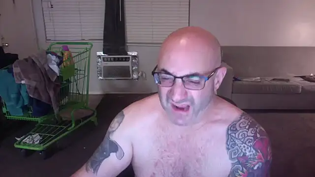 Snapshot of palidin1 chatting on 11-26-25, 01:23 palidin1 online show from 11-26-25, 01:23