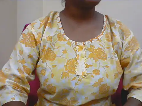 Snapshot of LovingPihu chatting on 07-19-26, 05:11 LovingPihu online show from 07-19-26, 05:11