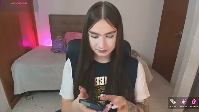 Snapshot of Miley_Baker chatting on 06-24-26, 02:27 Miley Baker online show from 06-24-26, 02:27