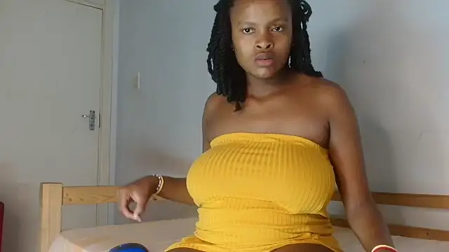 Snapshot of BlondQ2003 chatting on 09-19-25, 11:38 BlondQ2003 online show from 09-19-25, 11:38